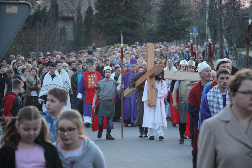 Ulicami Strumienia przeszła Droga Krzyżowa