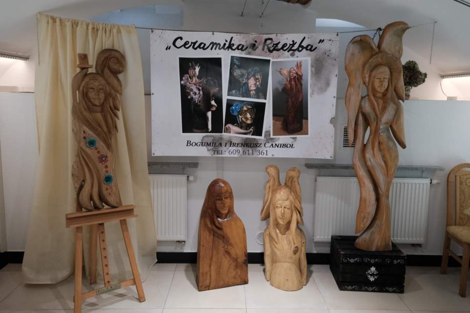 Wernisaż wystawy "Skrzydlate" w Galerii Pod Ratuszem