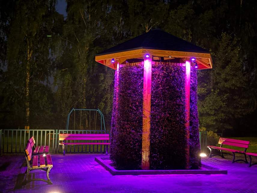 Tężnia solankowa nocą