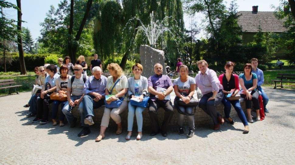 Delegacja z Gminy Gogolin przy fontannie solankowej