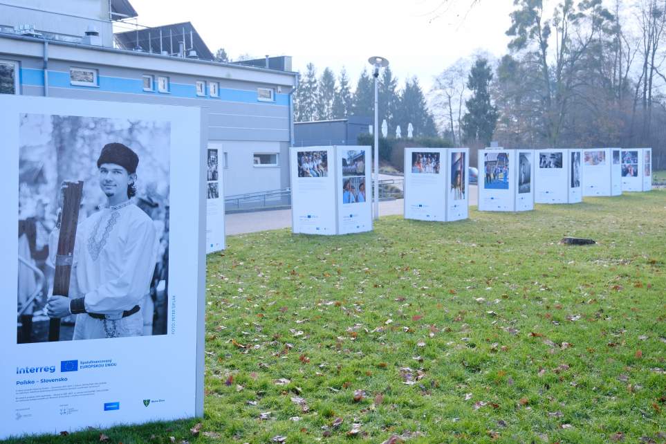 Wystawa fotografii z Festiwalu Fujarystów w słowackich Čičmanach