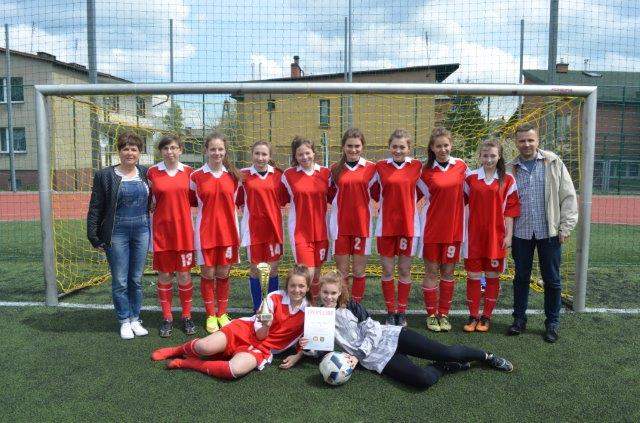 Dziewczęta z Gimnazjum w Strumieniu mistrzyniami powiatu w piłce nożnej