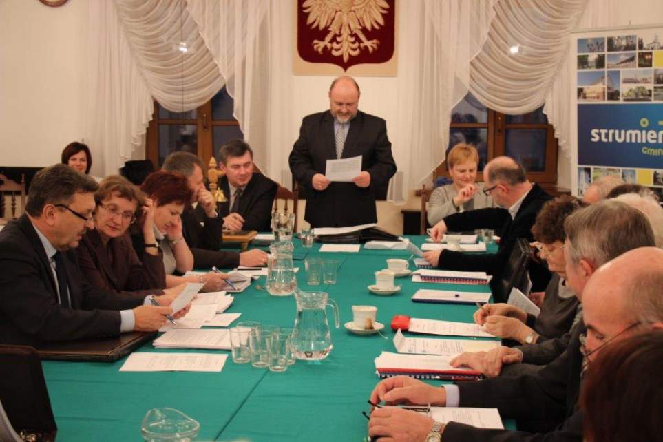 Radni w trakcie obrad