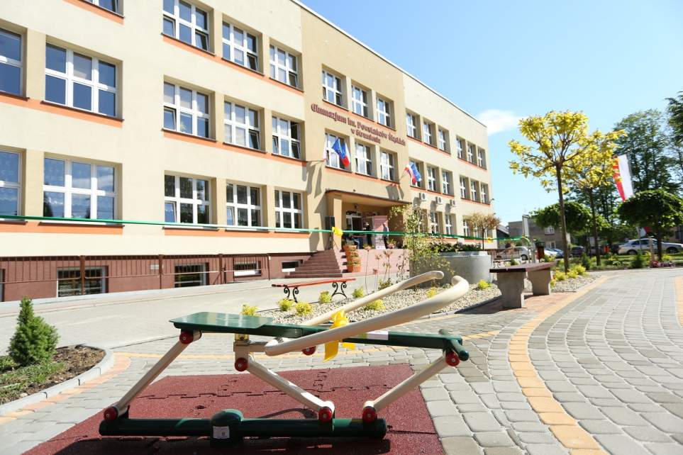 Plenerowa siłownia przy Gimnazjum im. Powstańców Śląskich