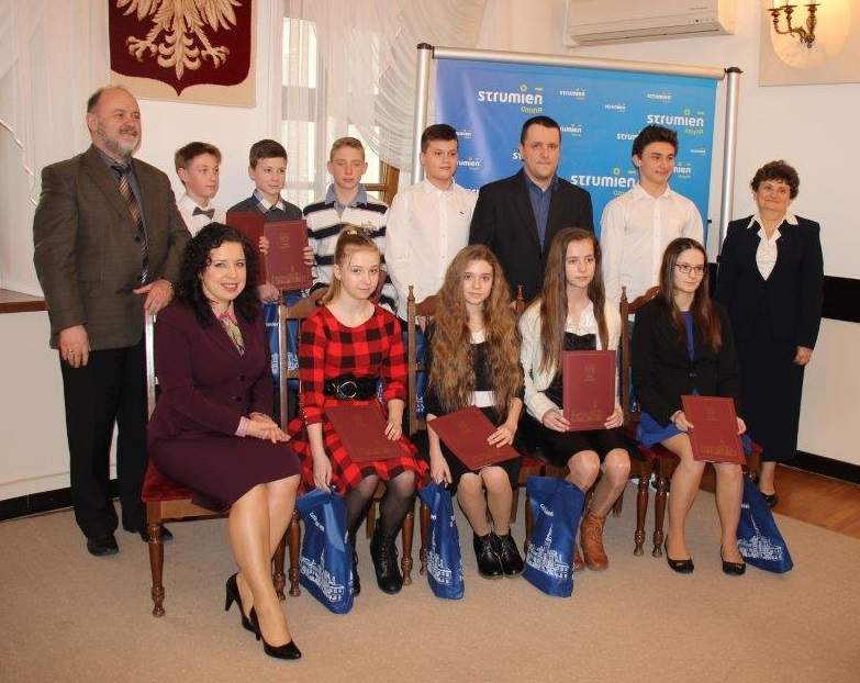 Laureaci podczas spotkania w ratuszu