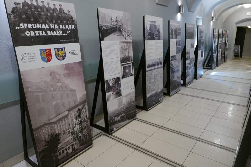 Wystawa w holu ratusza