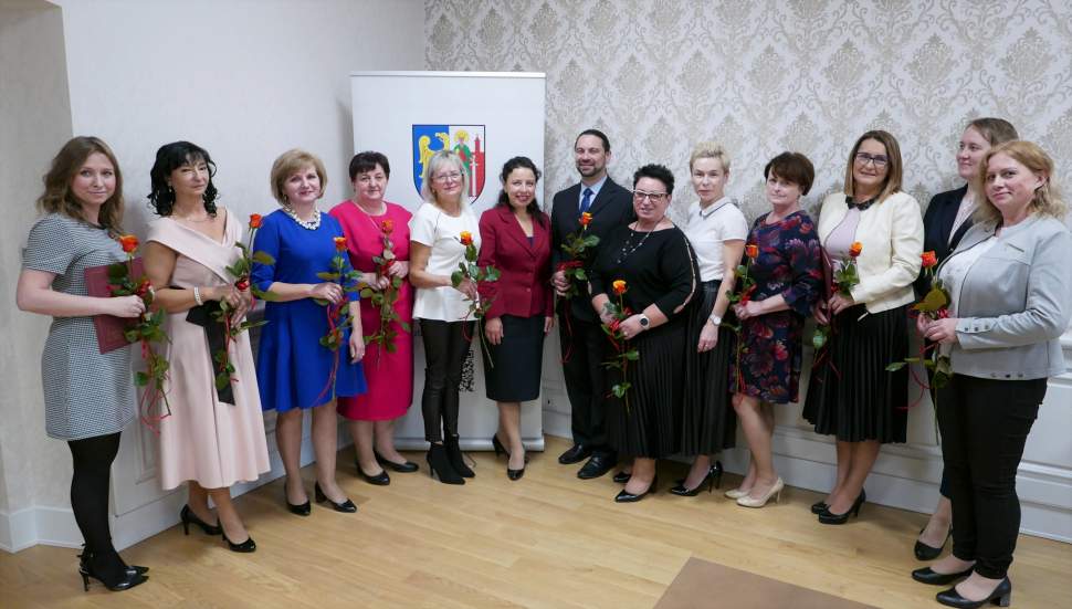 Dyrektorzy i nauczyciele wyróżnieni z okazji Dnia Edukacji Narodowej