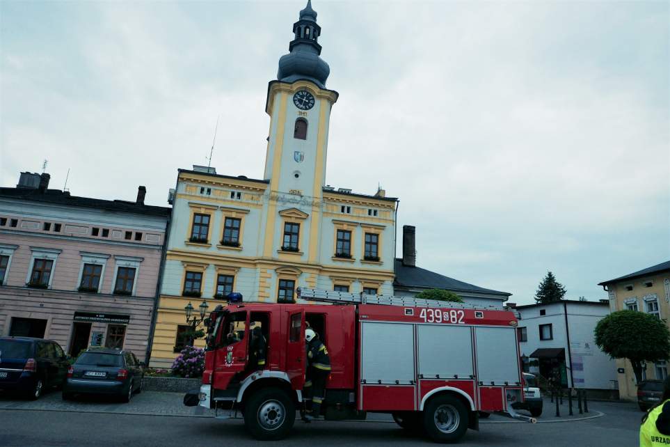 Próbna ewakuacja przeciwpożarowa w Urzędzie Miejskim w Strumieniu