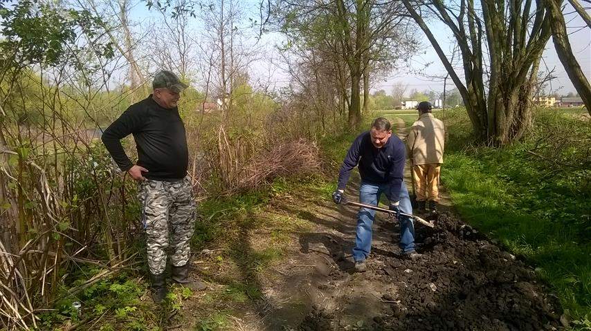 Drogomyslanie uprzatneli ścieżkę rowerową fot. edrogomysl.pl