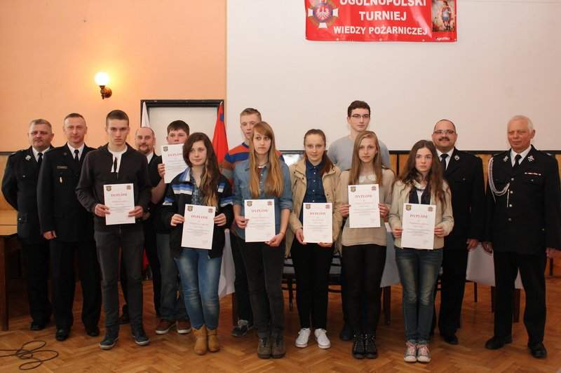 Oliwia Szweblik ze Zbytkowa zajęła pierwsze miejsce w skali powiatu w Ogólnopolskim Turnieju Wiedzy Pożarniczej fot. Czesław Brachaczek