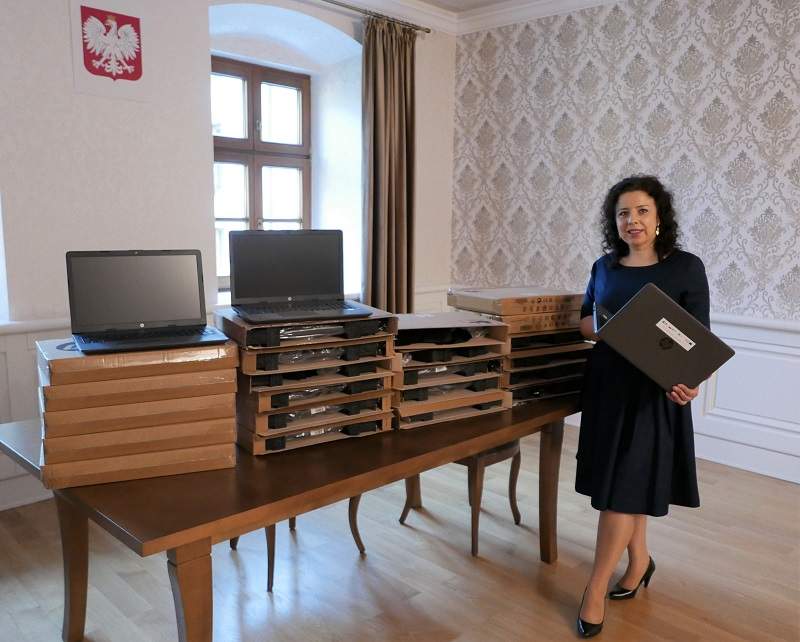 Laptopy czekają na uczniów - Zdalna Szkoła+